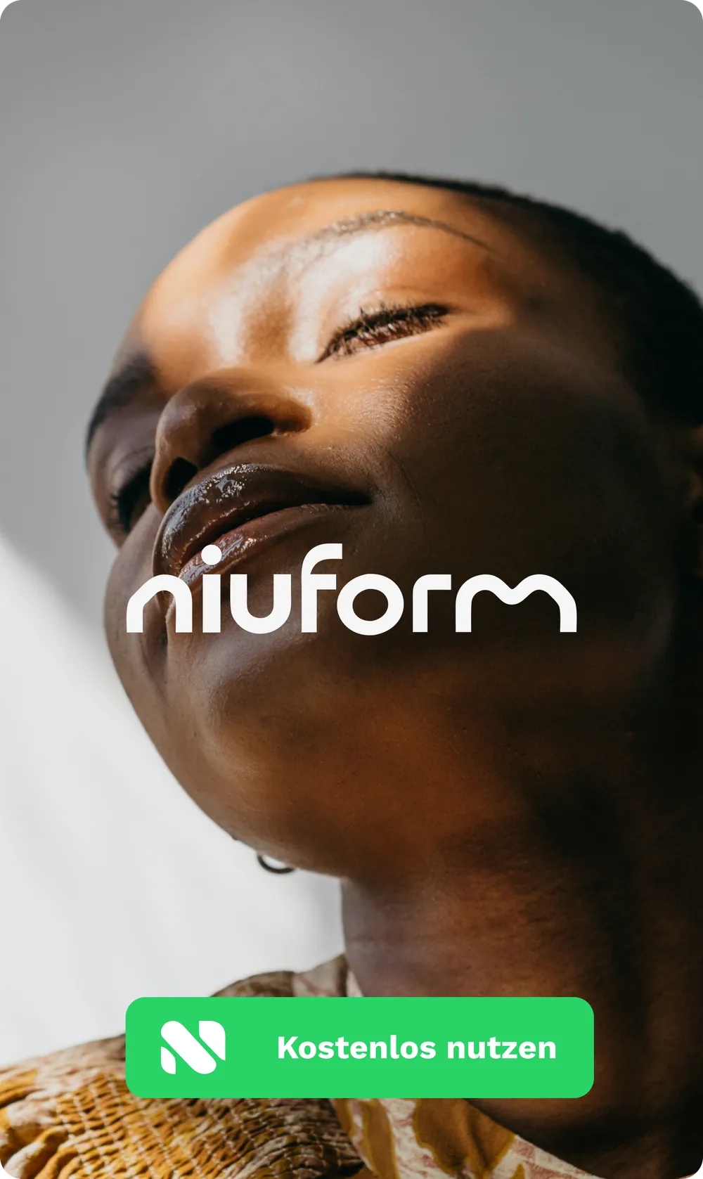 NIUFORM-Kampagne: Beauty-Porträt mit niuform-Logo – „Kostenlos nutzen“